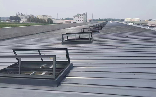 某中学室内体育馆伽师排烟窗改造项目