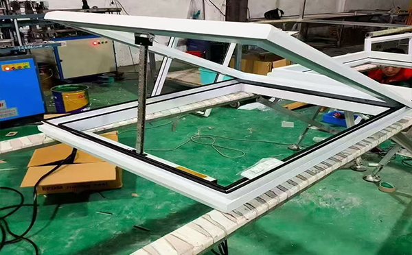 某地下车库出入口伽师排烟窗配置工程