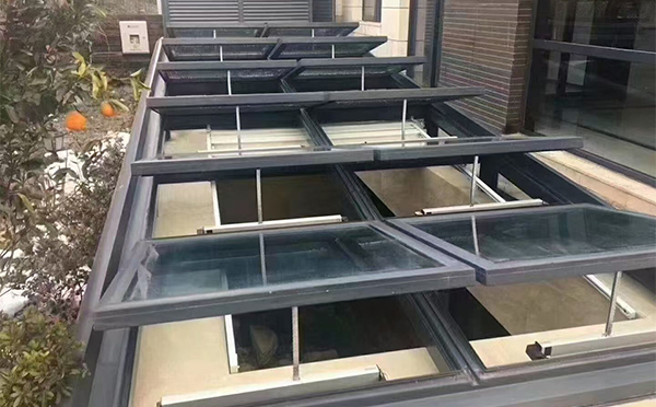 某轨道交通车辆维修车间伽师排烟窗应用